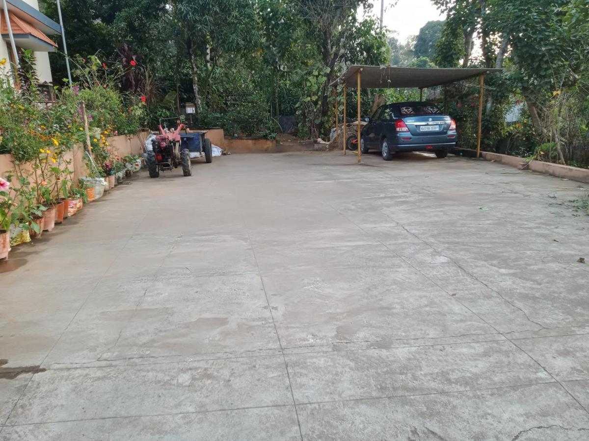 Krishna Kuteera Apartment Siddapura  Bagian luar foto